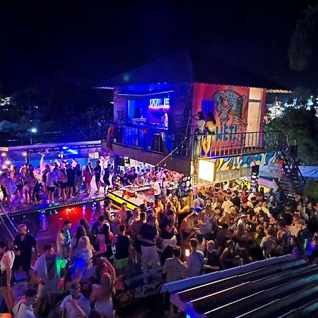 Wet! A Pool Party Hostel By Wild & Wandering Хаад Рин Экстерьер фото