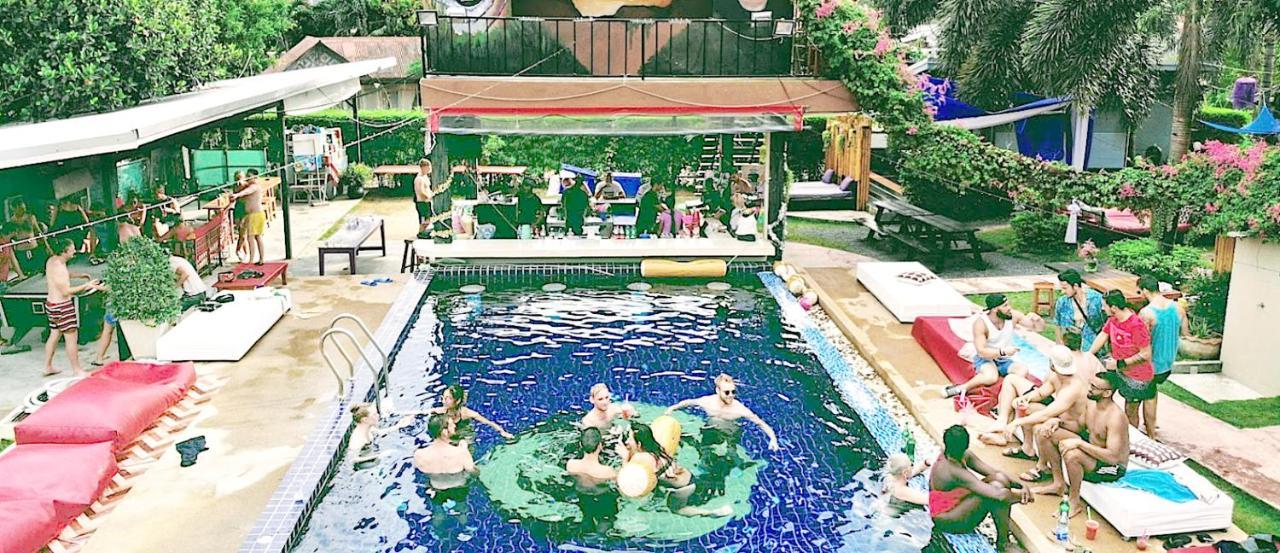 Wet! A Pool Party Hostel By Wild & Wandering Хаад Рин Экстерьер фото