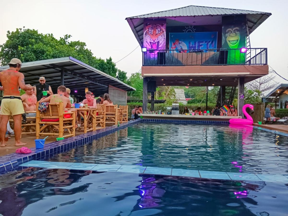 Wet! A Pool Party Hostel By Wild & Wandering Хаад Рин Экстерьер фото