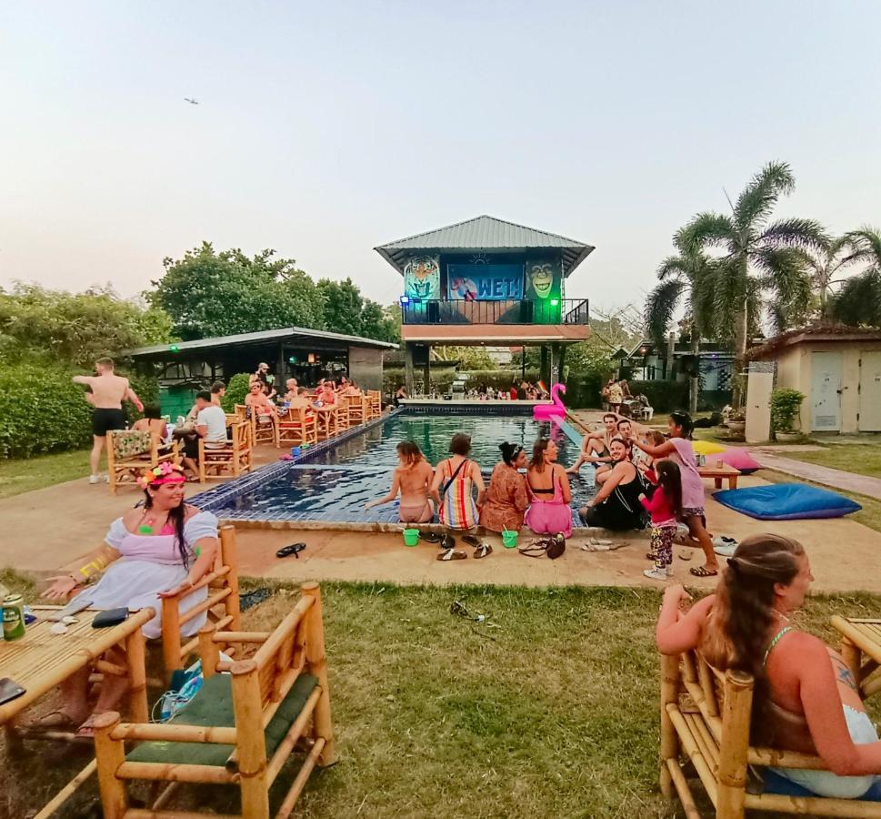 Wet! A Pool Party Hostel By Wild & Wandering Хаад Рин Экстерьер фото