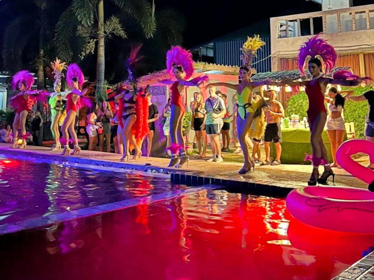 Wet! A Pool Party Hostel By Wild & Wandering Хаад Рин Экстерьер фото